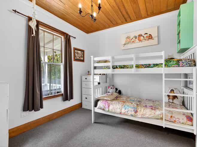 921 Willowpark Road North, Mayfair