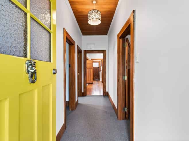 921 Willowpark Road North, Mayfair