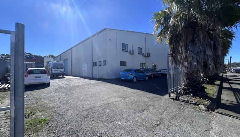 72 Thames Street, Pandora