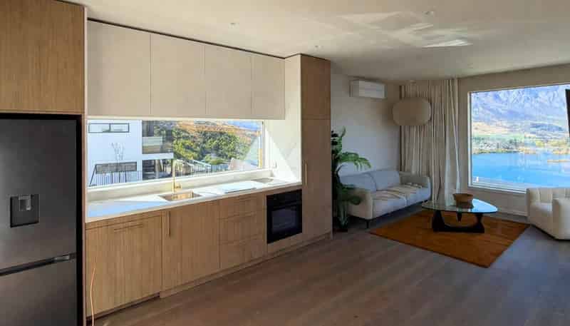 72 Middleton Road, Queenstown Hill