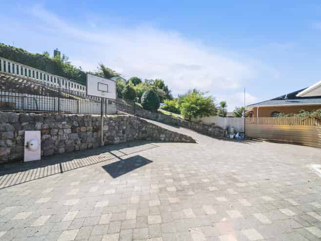 19A Russell Crescent, Western Heights