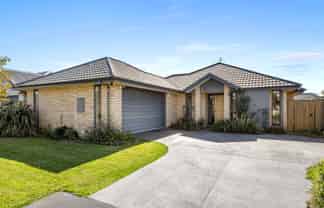 6 Sheraton Place, Redwood