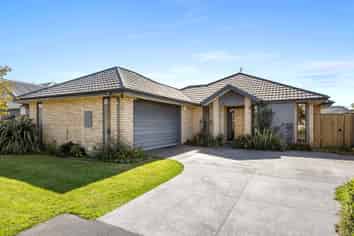 6 Sheraton Place, Redwood