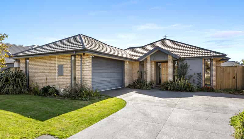 6 Sheraton Place, Redwood