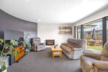 6 Sheraton Place, Redwood