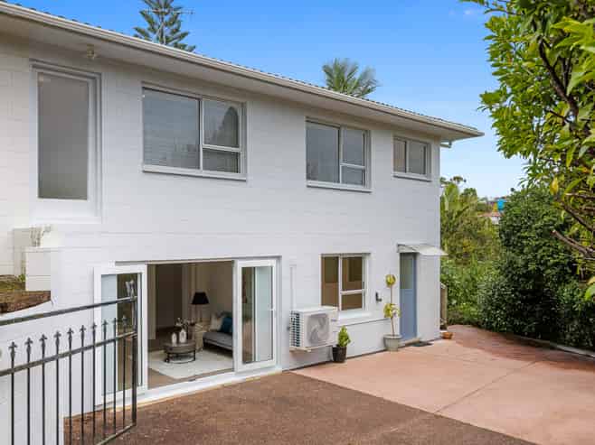 18b Glamorgan Drive, Torbay