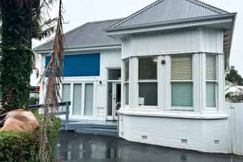 PRIME CORNER, AFFORDABLE RENT
