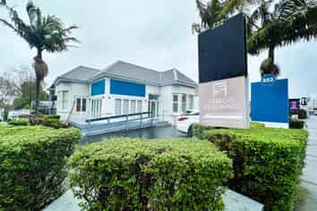 PRIME CORNER, AFFORDABLE RENT
