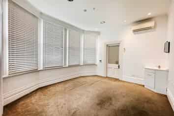 PRIME CORNER, AFFORDABLE RENT
