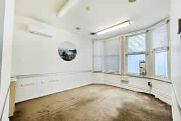 PRIME CORNER, AFFORDABLE RENT
