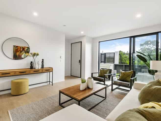 79 Bearing Parade, Long Bay