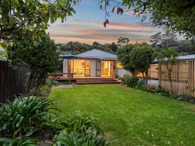 18 Augusta Street, Redcliffs