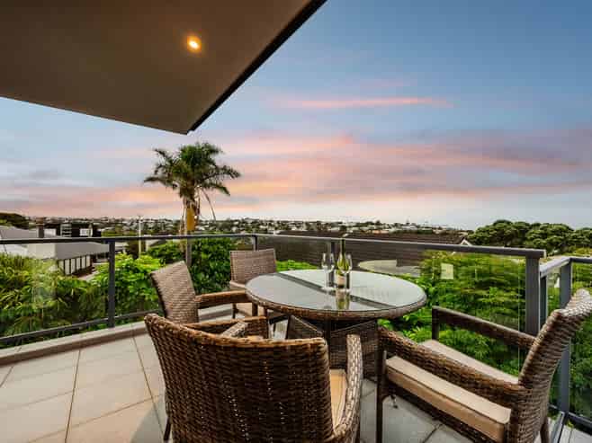 9a Scarboro Terrace, Murrays Bay