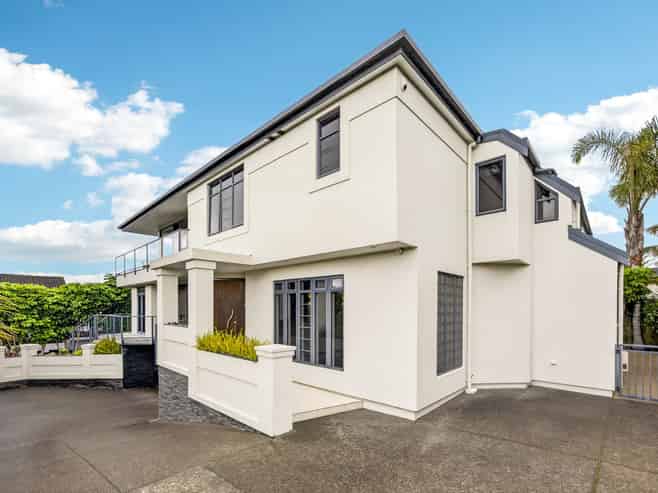 9a Scarboro Terrace, Murrays Bay