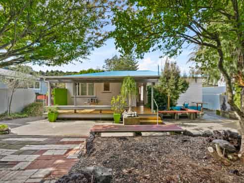 25 Lowtherhurst Road, Massey