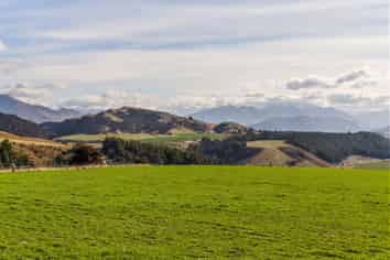  Lake McKay Station, Luggate
