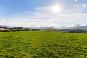  Lake McKay Station, Luggate