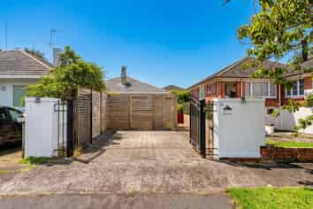 19 Halifax Avenue, Epsom