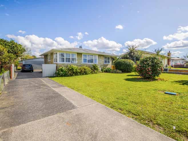 51 President Ave, Papakura