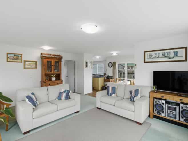 100 Hendersons Line, Marton