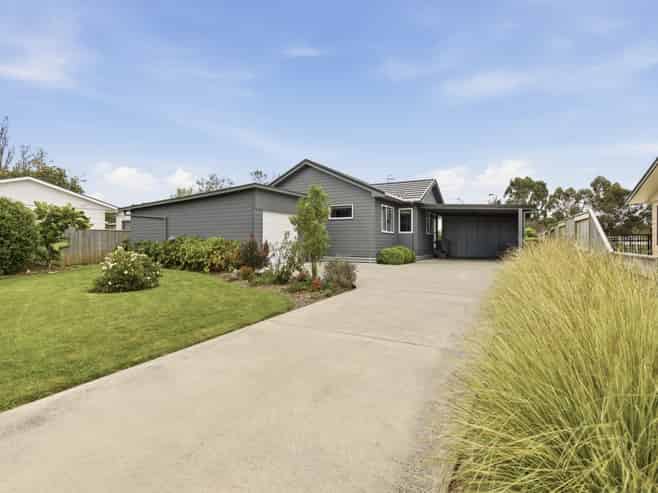 100 Hendersons Line, Marton