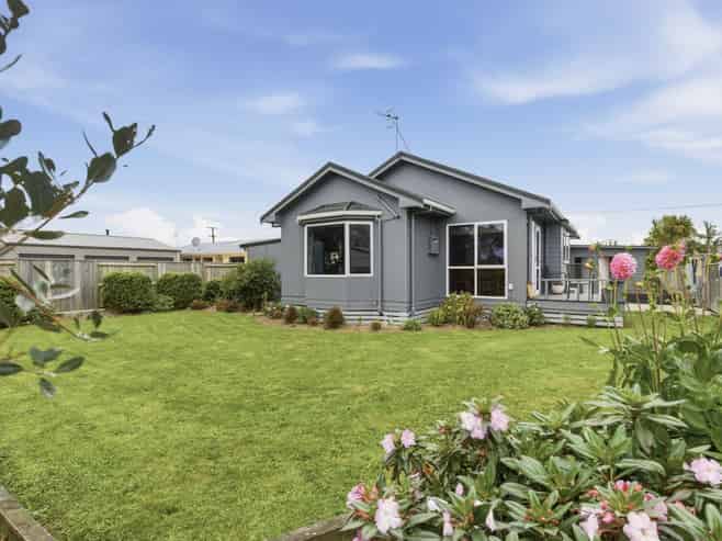 100 Hendersons Line, Marton