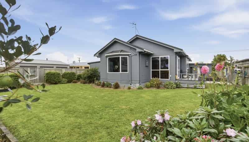 100 Hendersons Line, Marton