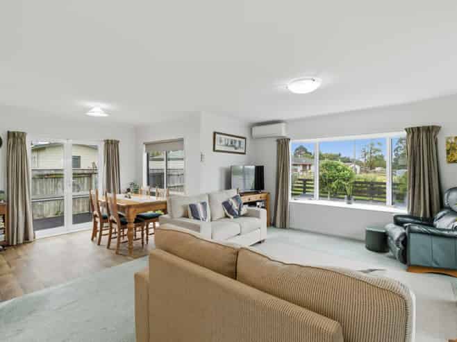 100 Hendersons Line, Marton