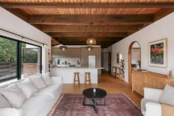 70 Waratah Street, Matua