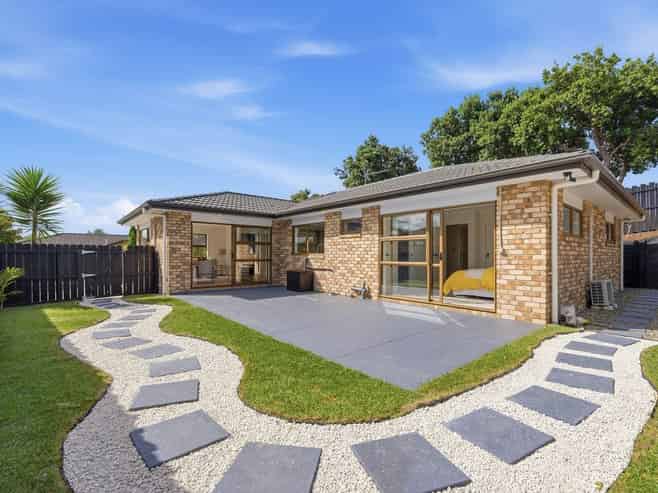 8 Caldecote Place, Flat Bush