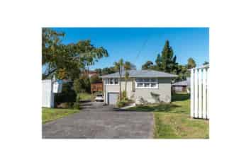 15 Kelwyn Road , Kelston