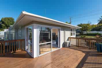 15 Kelwyn Road , Kelston