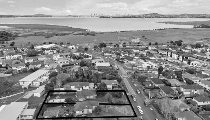 11 & 13 Toru Street, Te Atatu Peninsula