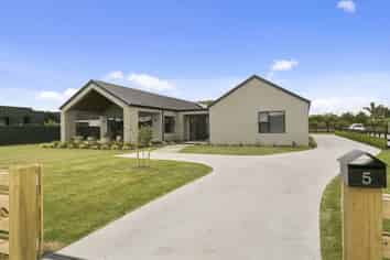 5 Alan Livingston Drive, Cambridge