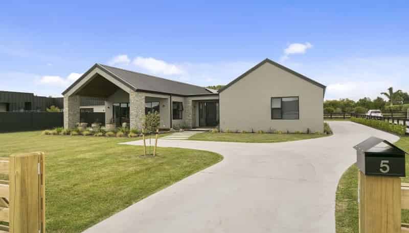 5 Alan Livingston Drive, Cambridge