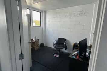 High-Exposure 250sqm Space - Glen Eden