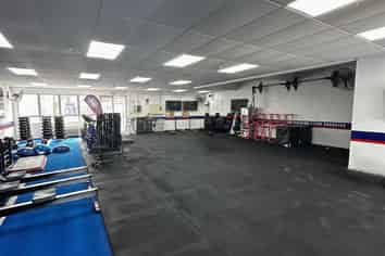 High-Exposure 250sqm Space - Glen Eden