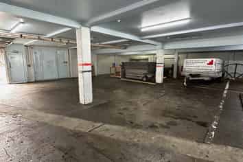 High-Exposure 250sqm Space - Glen Eden