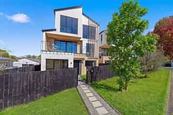 8 Stanley Avenue, Milford