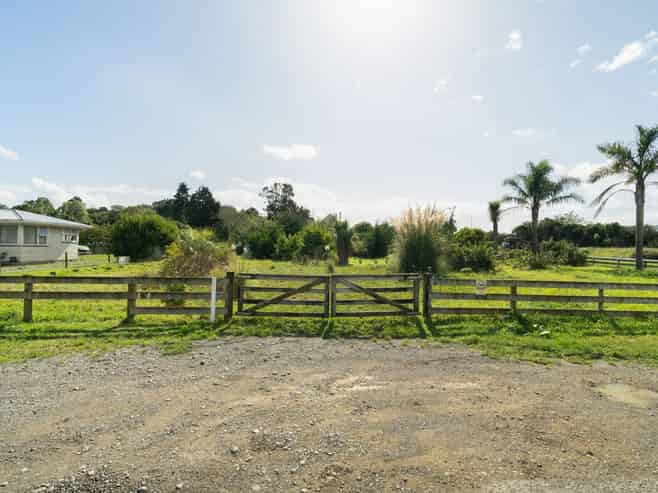 2 and 4 Waikawa Beach Road, Manakau