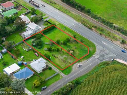 2 and 4 Waikawa Beach Road, Manakau