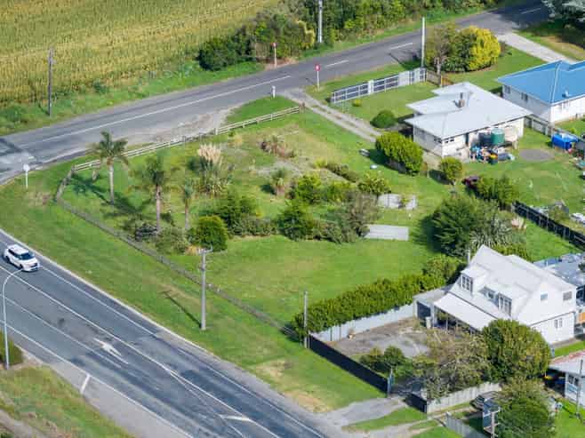 2 and 4 Waikawa Beach Road, Manakau