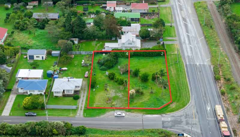 2 and 4 Waikawa Beach Road, Manakau