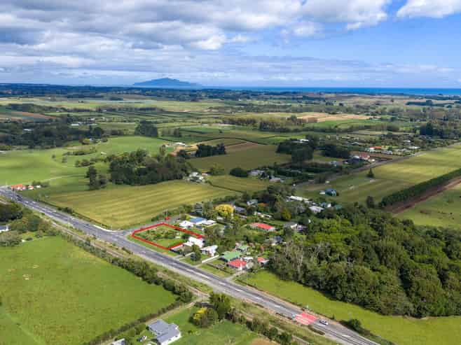 2 and 4 Waikawa Beach Road, Manakau