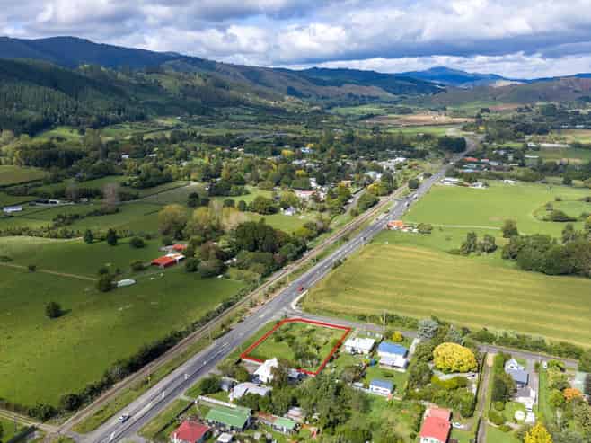 2 and 4 Waikawa Beach Road, Manakau