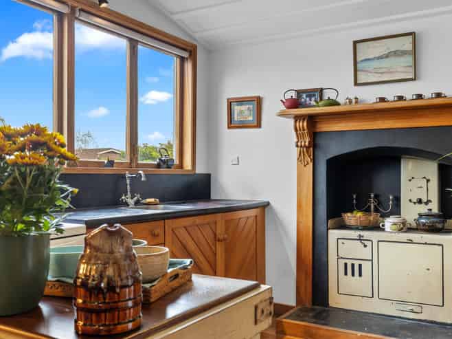 24 Dillons Point Road, Islington