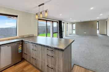 39 Ebenezer Dr, Lincoln