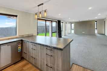 39 Ebenezer Dr, Lincoln