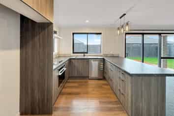 39 Ebenezer Dr, Lincoln