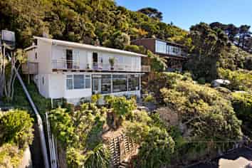 15 Fortification Road, Karaka Bays